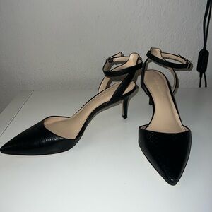 Banana Republic Low Pointy Black Heels